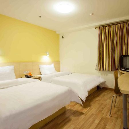 7Days Inn Wuhan Zhuankou Development Zone Jianghan University Стая снимка