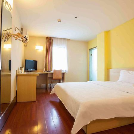 7Days Inn Wuhan Zhuankou Development Zone Jianghan University Стая снимка