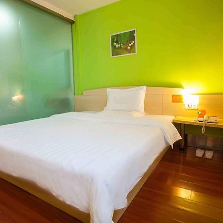 7Days Inn Wuhan Zhuankou Development Zone Jianghan University Стая снимка