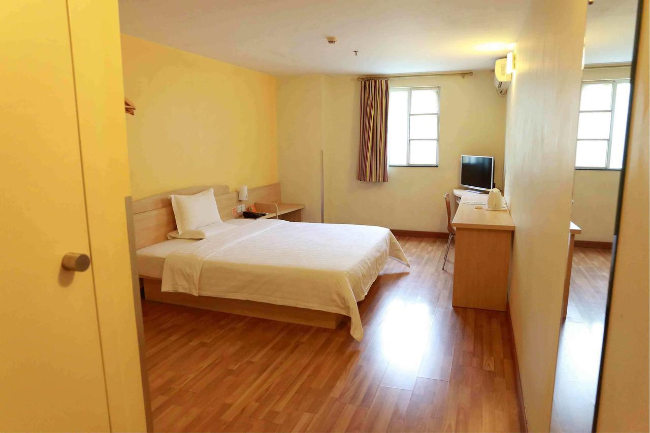7Days Inn Wuhan Zhuankou Development Zone Jianghan University Стая снимка
