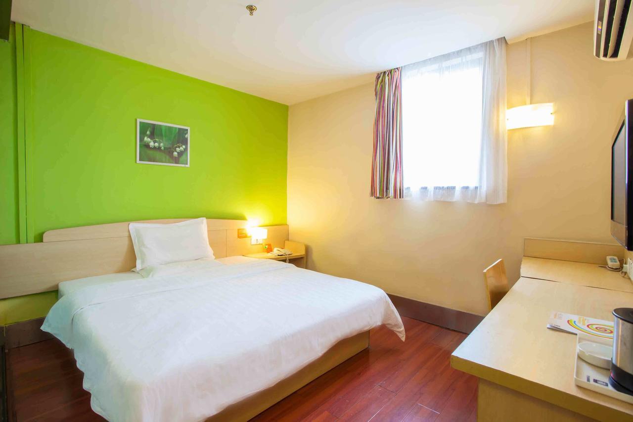 7Days Inn Wuhan Zhuankou Development Zone Jianghan University Стая снимка