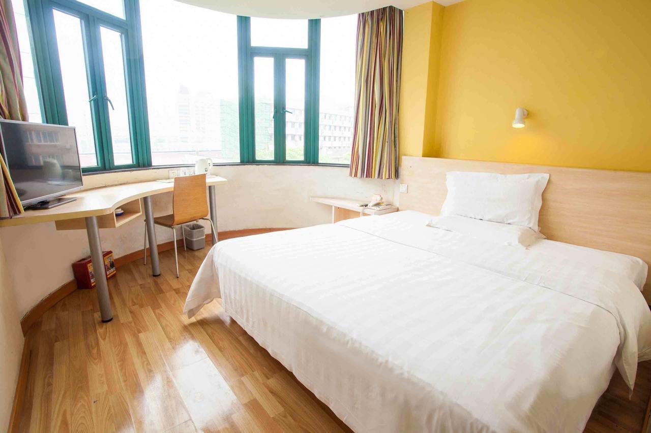 7Days Inn Wuhan Zhuankou Development Zone Jianghan University Стая снимка