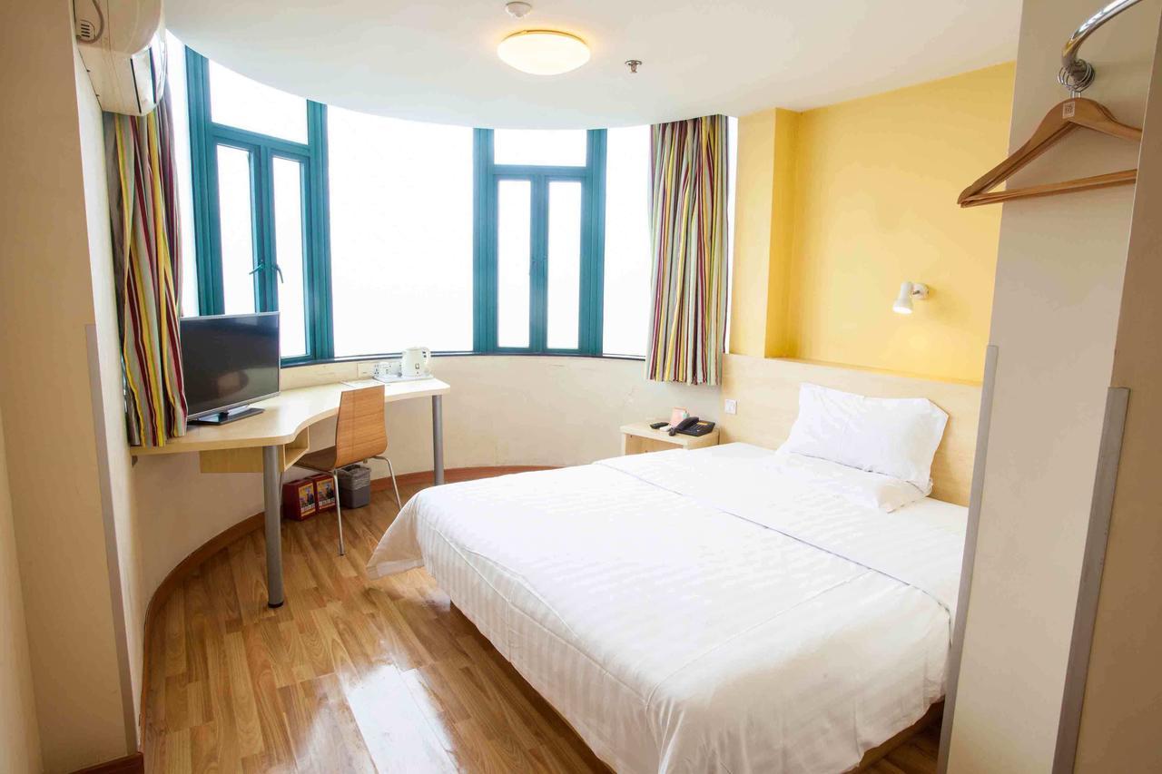 7Days Inn Wuhan Zhuankou Development Zone Jianghan University Стая снимка