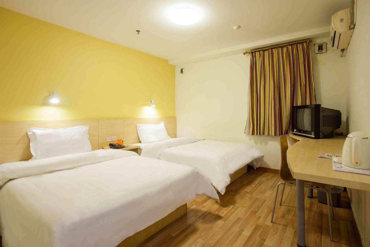 7Days Inn Wuhan Zhuankou Development Zone Jianghan University Стая снимка