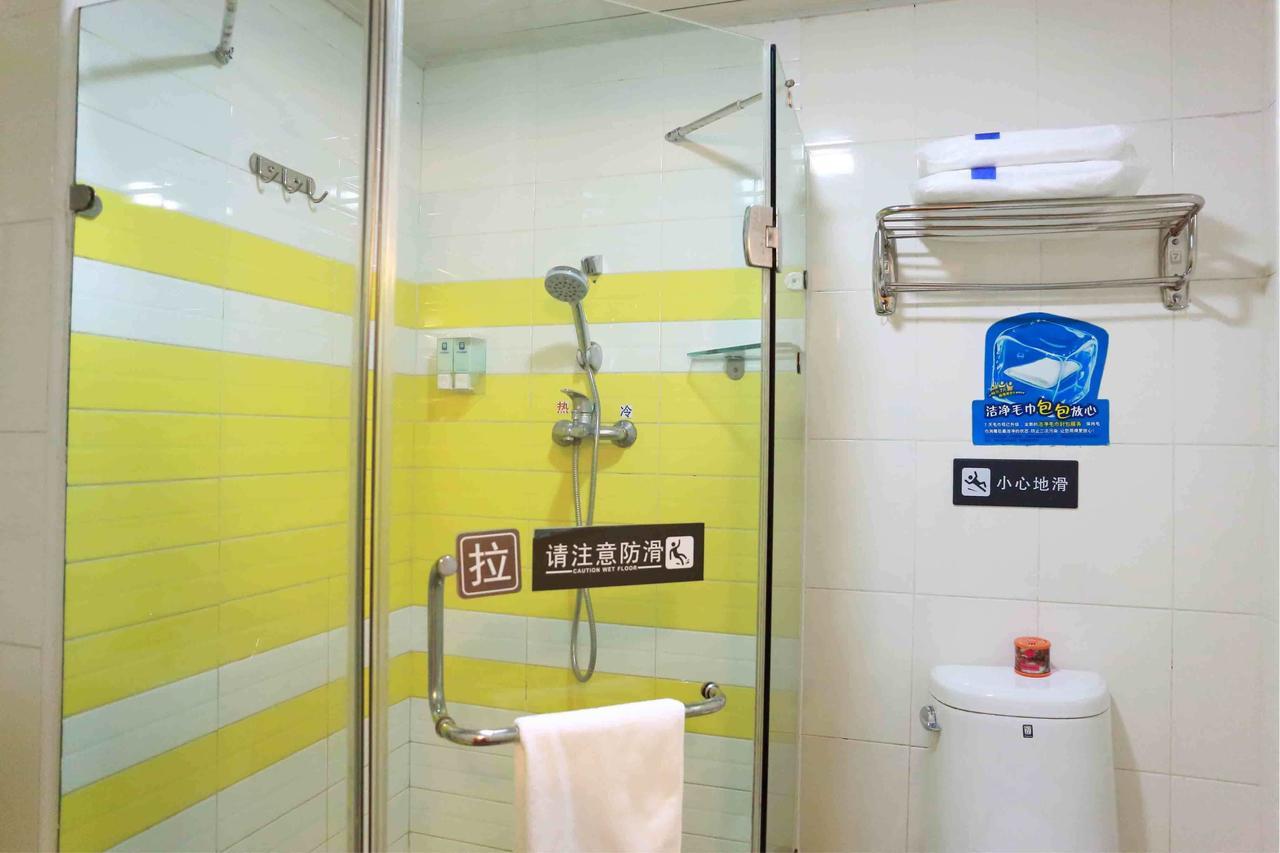 7Days Inn Wuhan Zhuankou Development Zone Jianghan University Стая снимка