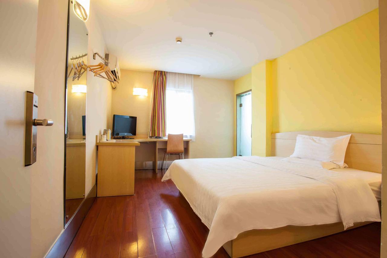 7Days Inn Wuhan Zhuankou Development Zone Jianghan University Стая снимка